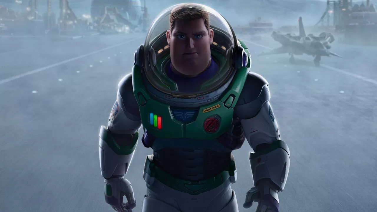 Lightyear – La vera storia di Buzz, la recensione: Verso l’infinito… ma non oltre