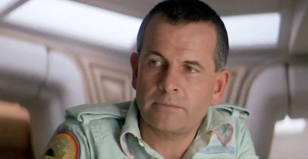 Ian Holm viene riportato in vita in Alien: Romulus non senza polemiche.