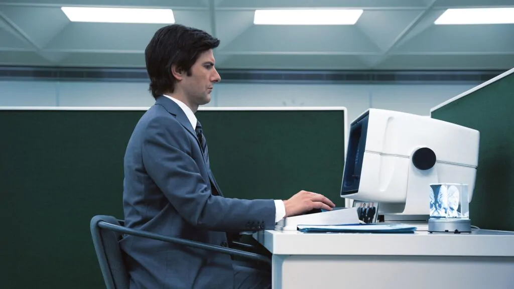 Severance: la Scissione tra lavoro e vita privata 7