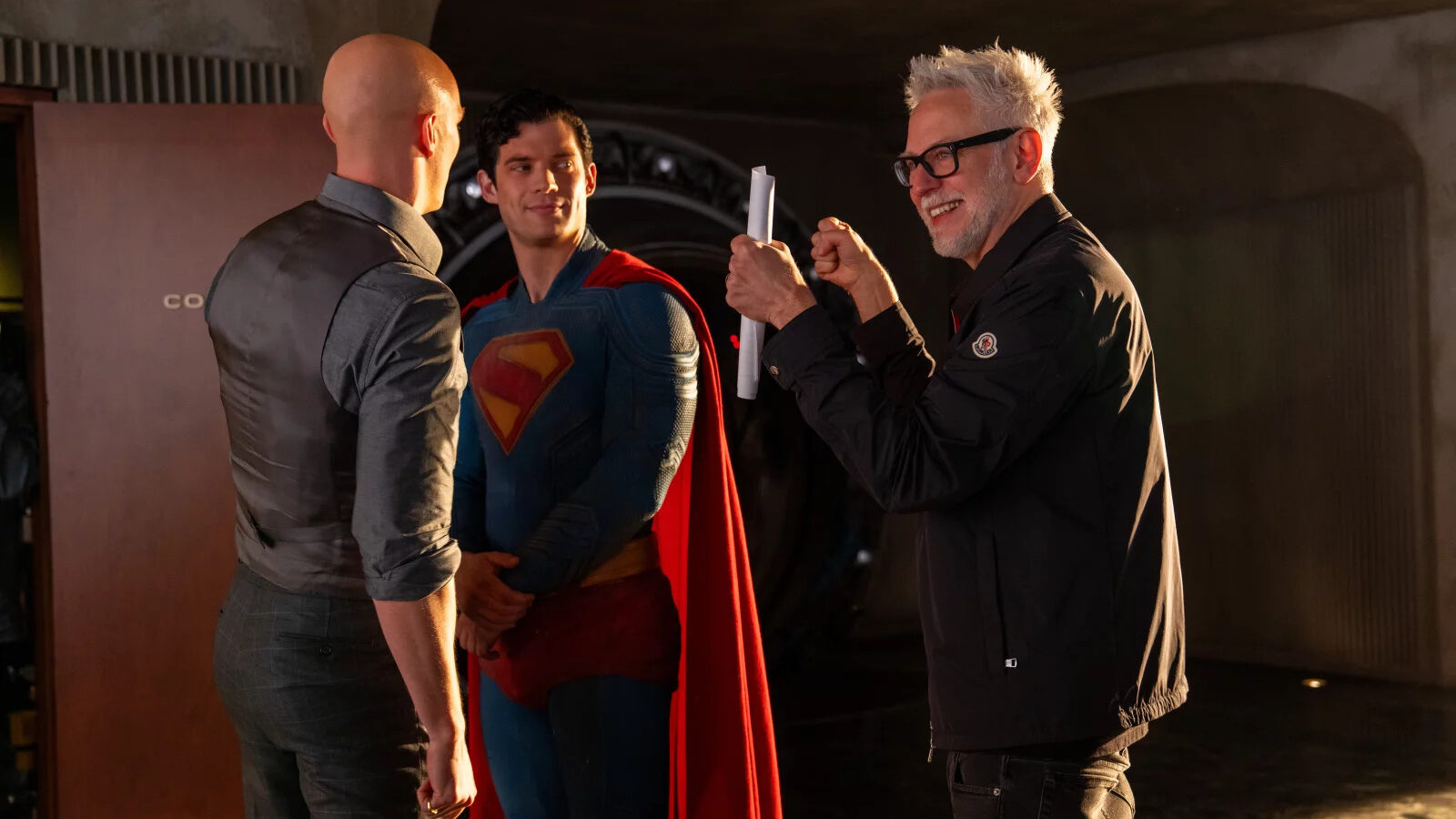 Gunn sul set di Superman con Hoult e Corenswet